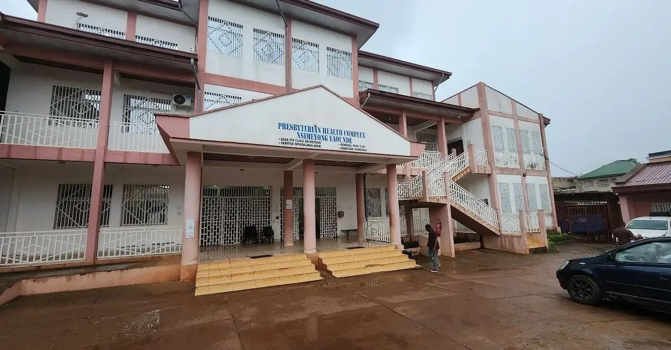 Patient entrance — Yaoundé
